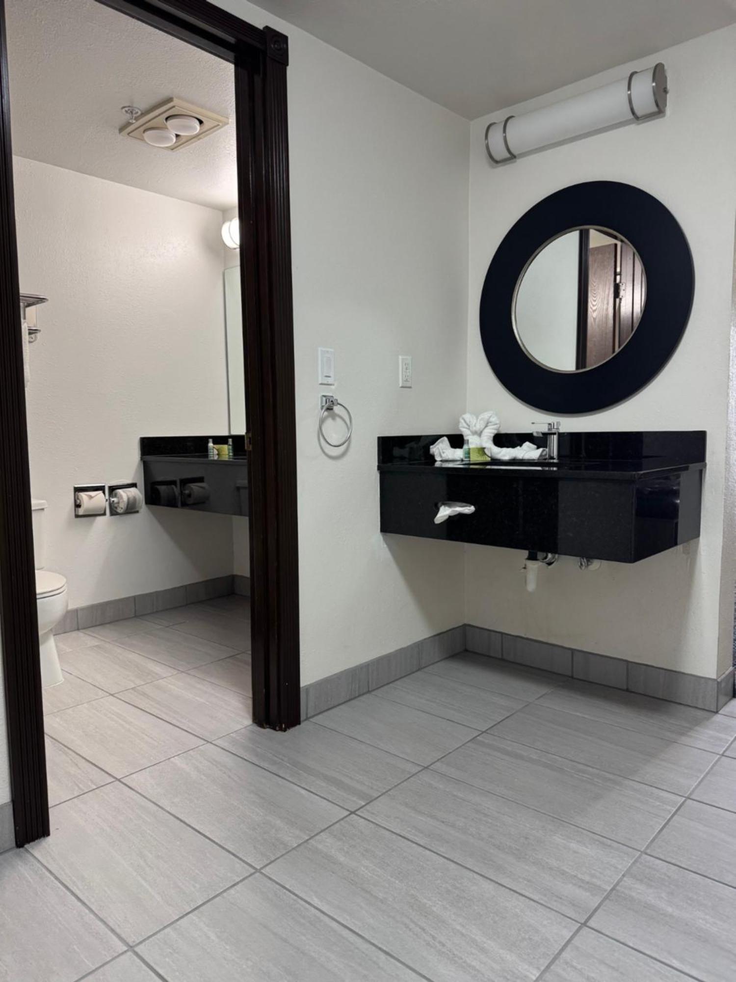 Oyster Bay Inn & Suites เบรเมอร์ตัน ภายนอก รูปภาพ