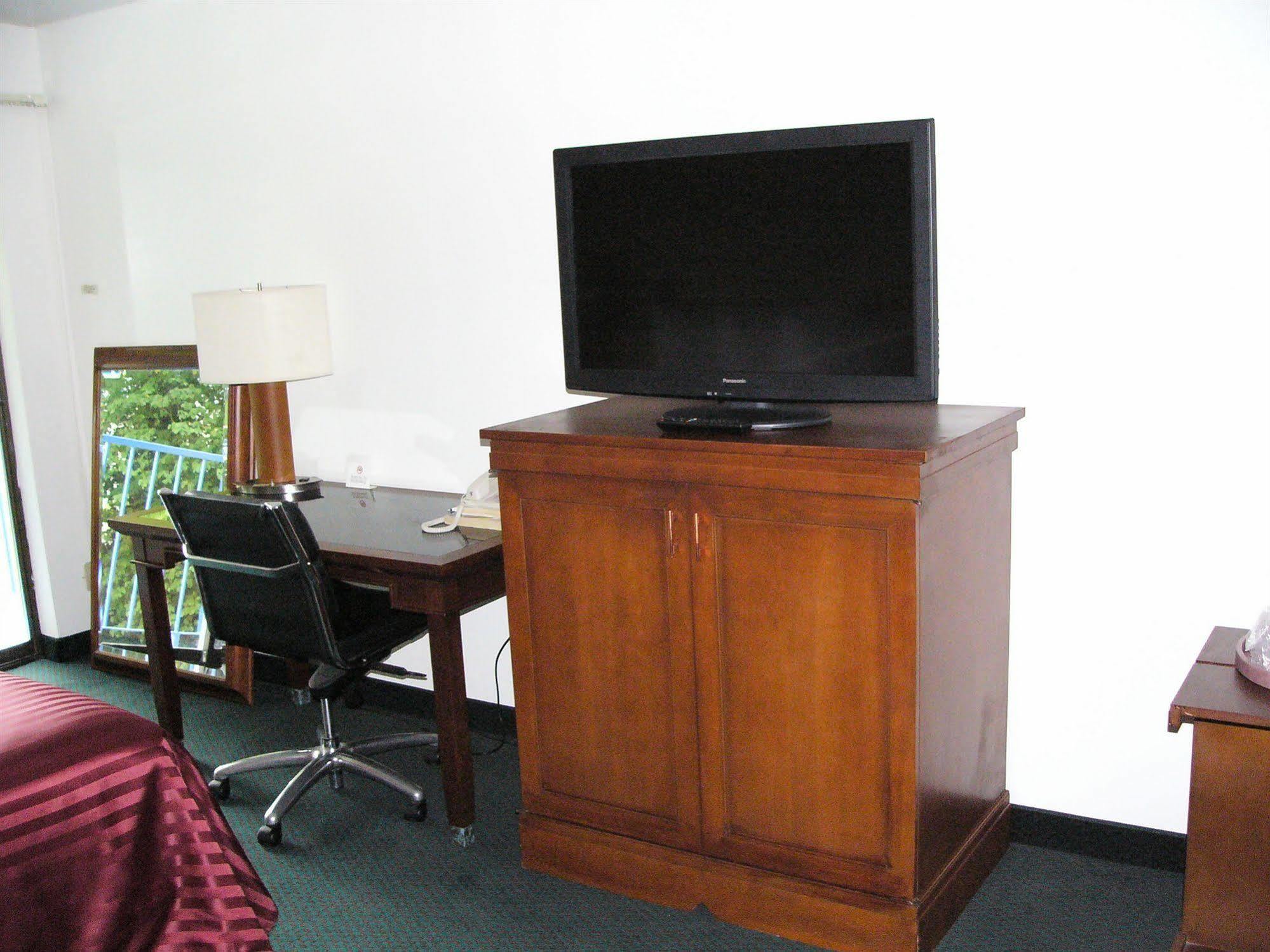 Oyster Bay Inn & Suites เบรเมอร์ตัน ภายนอก รูปภาพ